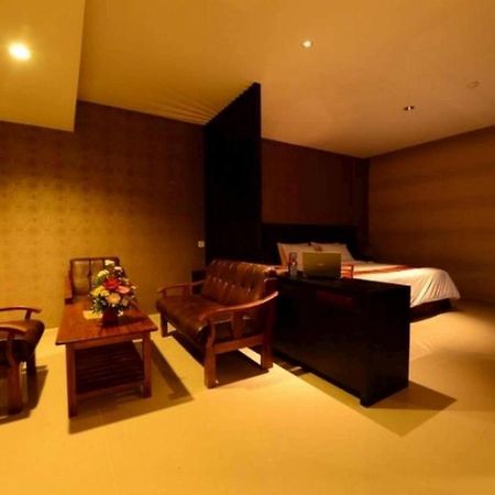 Emilia Hotel By Amazing - Palembang Kültér fotó