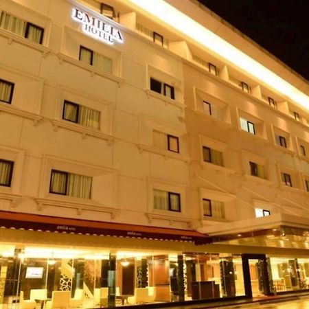 Emilia Hotel By Amazing - Palembang Kültér fotó