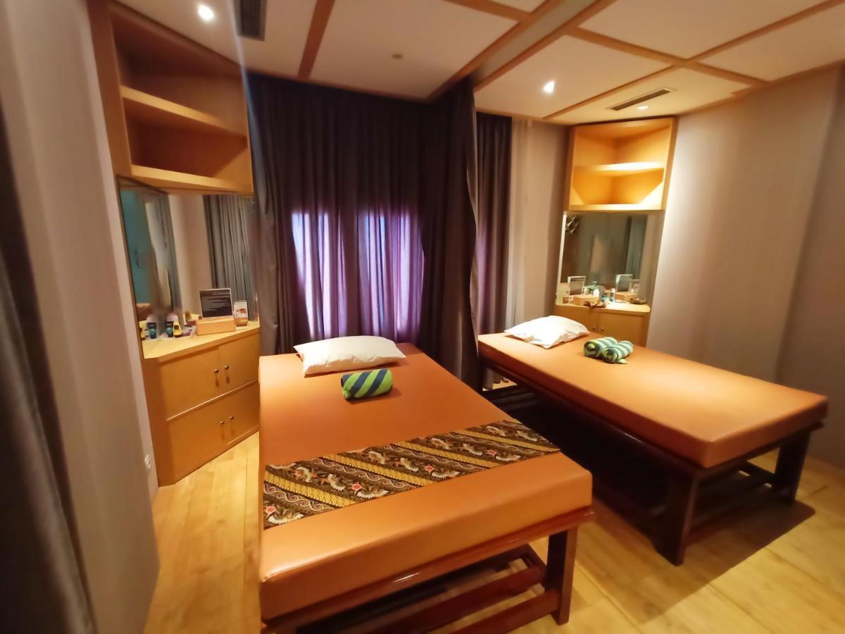 Emilia Hotel By Amazing - Palembang Kültér fotó