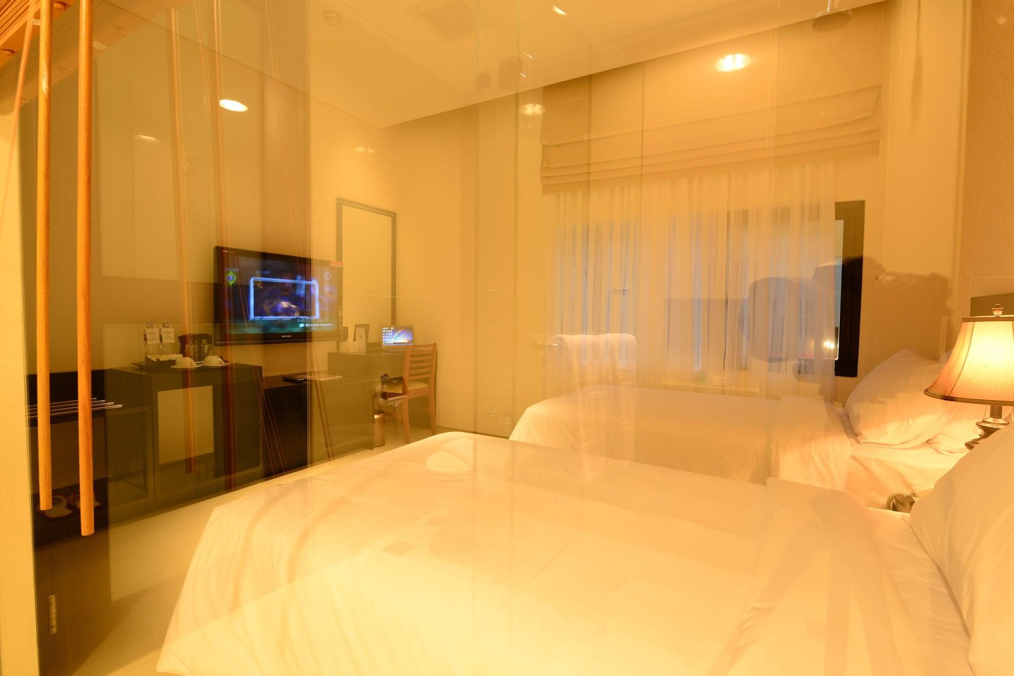 Emilia Hotel By Amazing - Palembang Kültér fotó