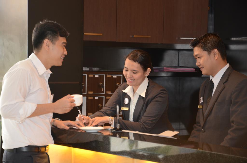 Emilia Hotel By Amazing - Palembang Kültér fotó