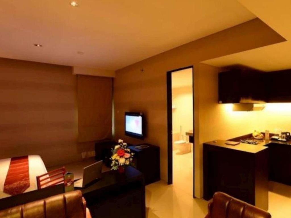 Emilia Hotel By Amazing - Palembang Kültér fotó