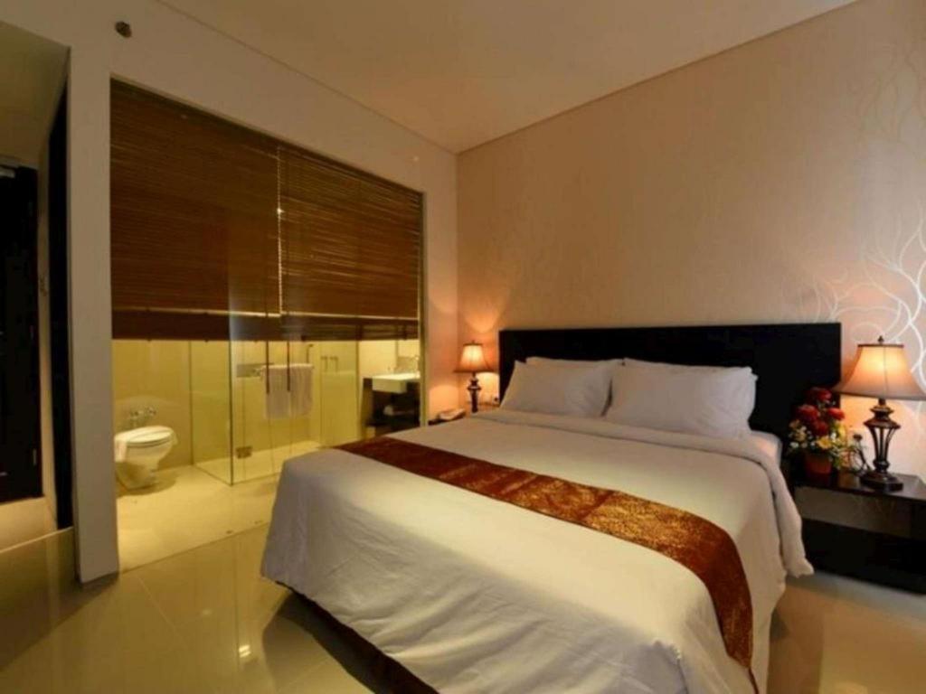 Emilia Hotel By Amazing - Palembang Kültér fotó