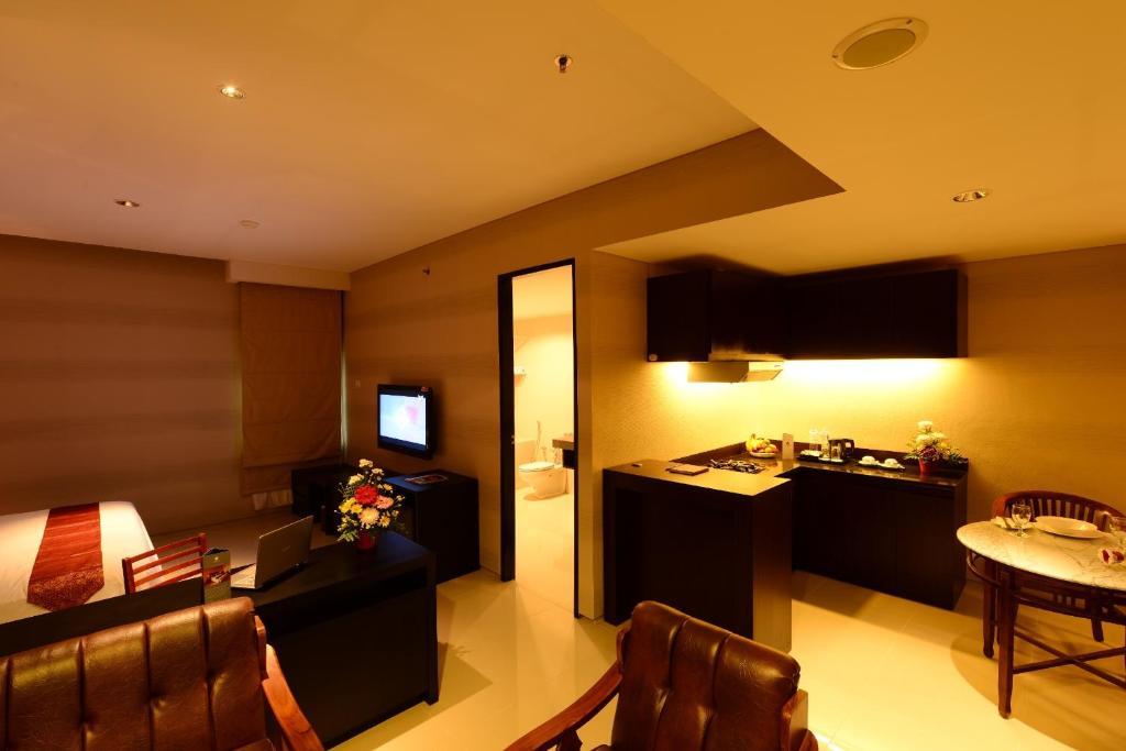 Emilia Hotel By Amazing - Palembang Kültér fotó