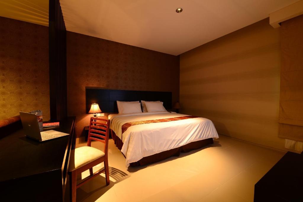 Emilia Hotel By Amazing - Palembang Kültér fotó