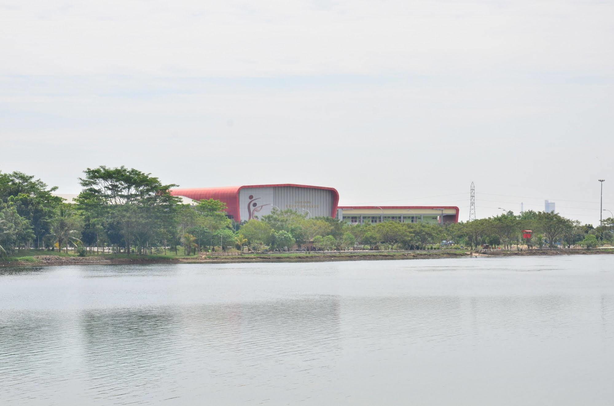 Emilia Hotel By Amazing - Palembang Kültér fotó