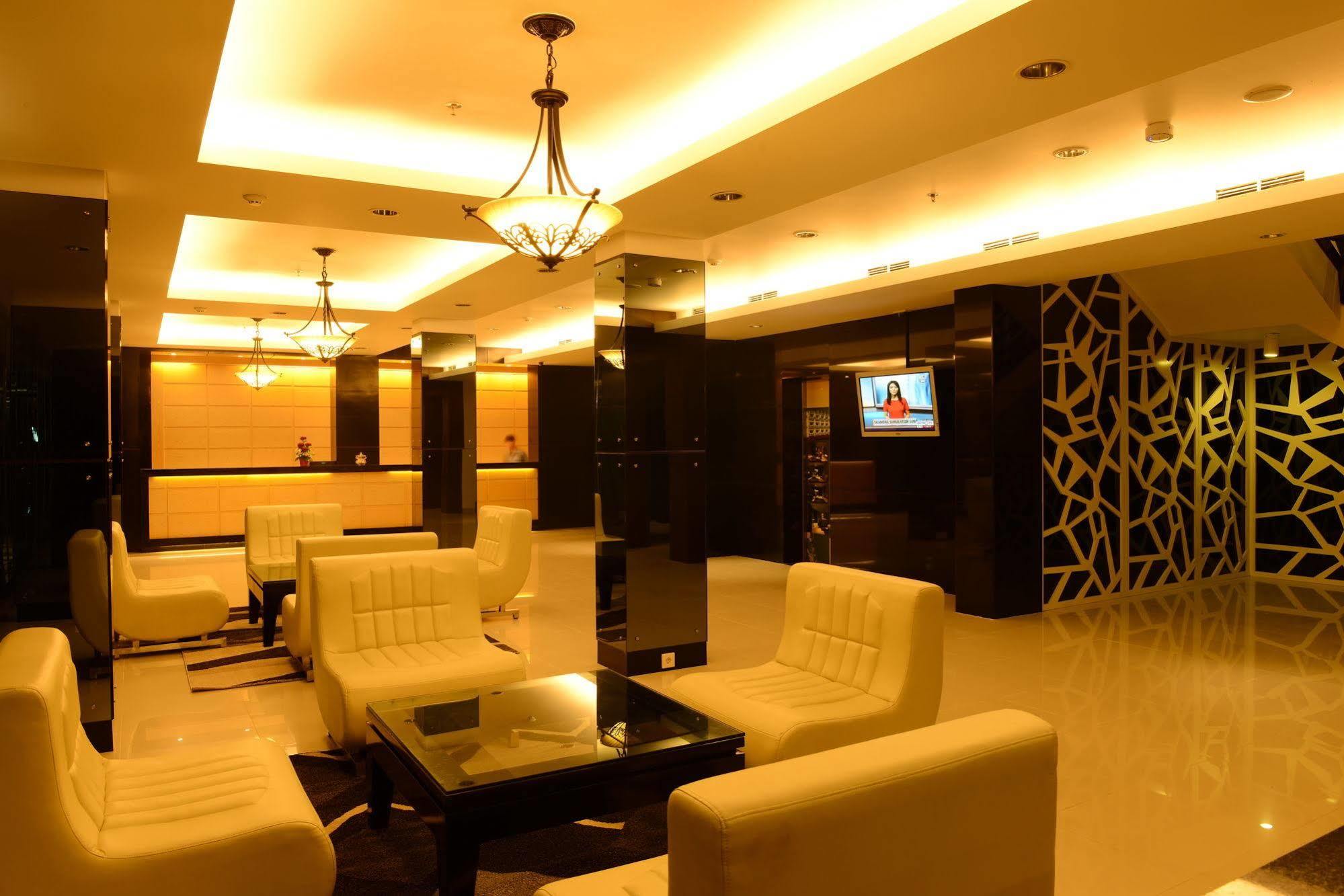 Emilia Hotel By Amazing - Palembang Kültér fotó