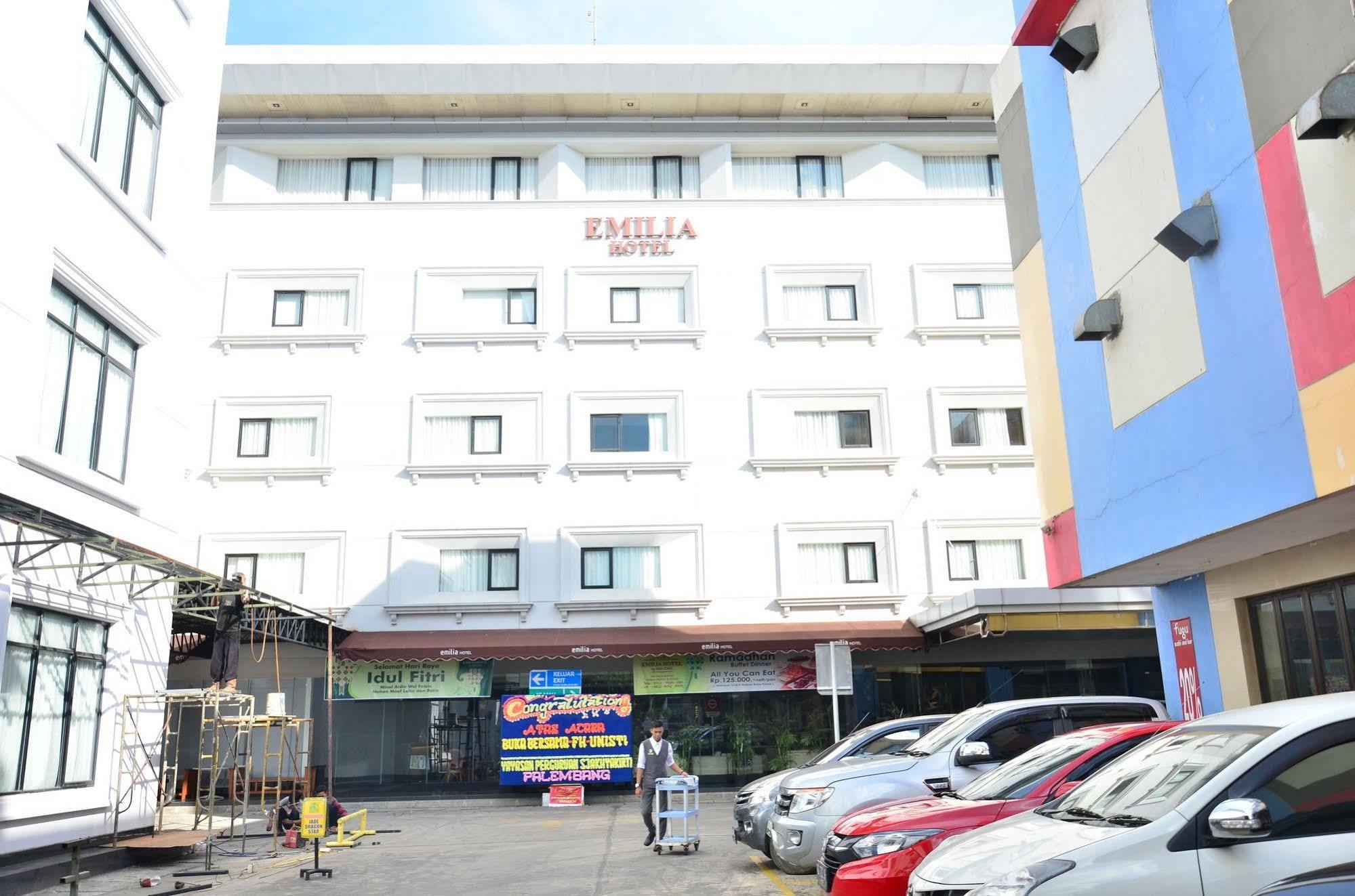 Emilia Hotel By Amazing - Palembang Kültér fotó