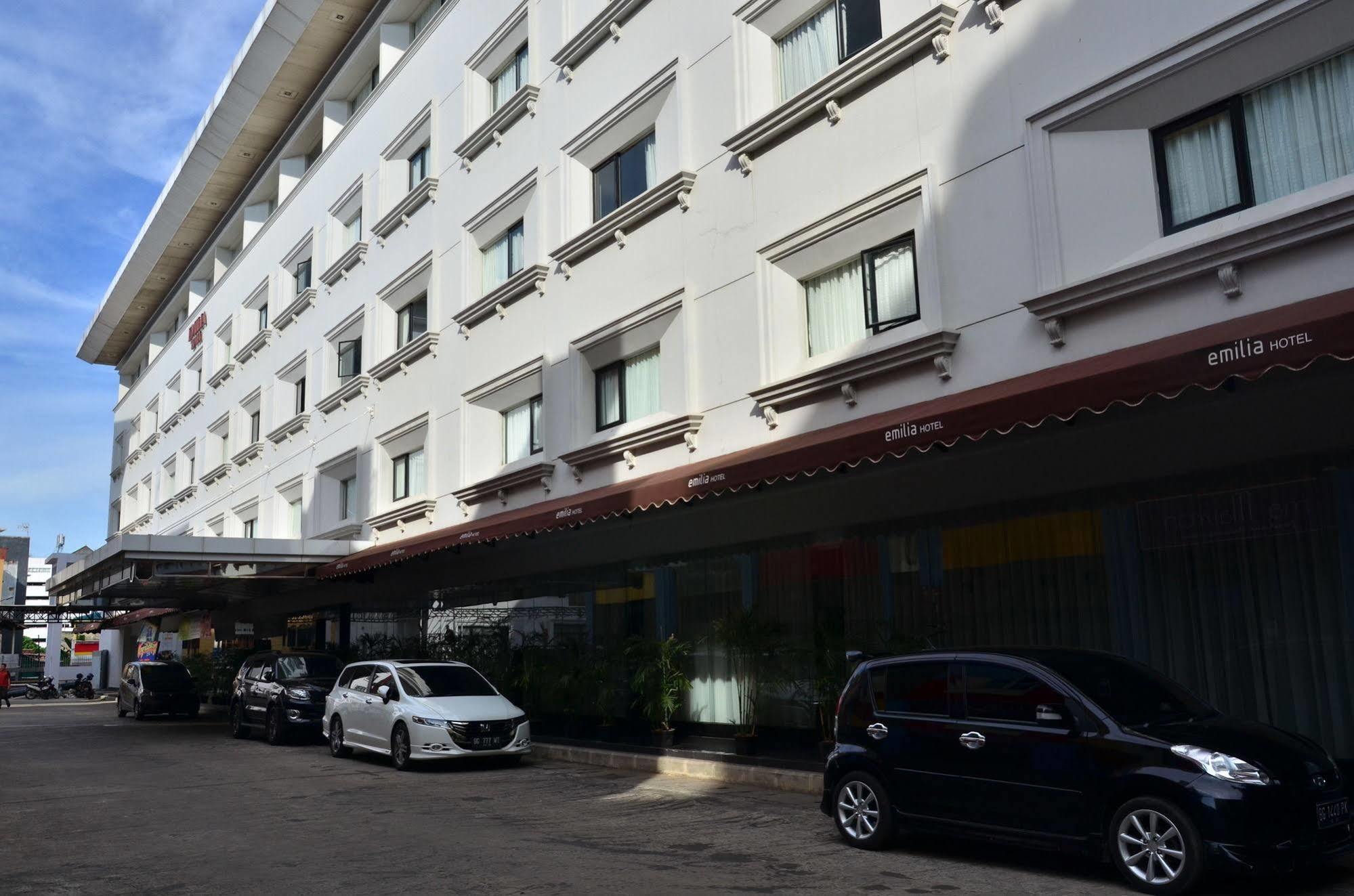 Emilia Hotel By Amazing - Palembang Kültér fotó
